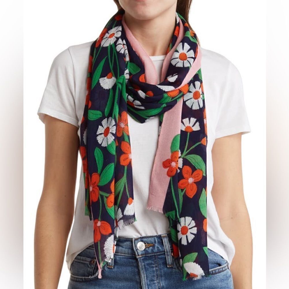NWT Kate Spade daisy vines oblong scarf